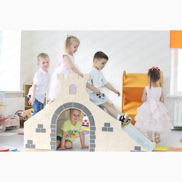 Платформа "Горка замок". Развивающее оборудование для детских садов и дошкольных учреждений производство компании «Логикус».