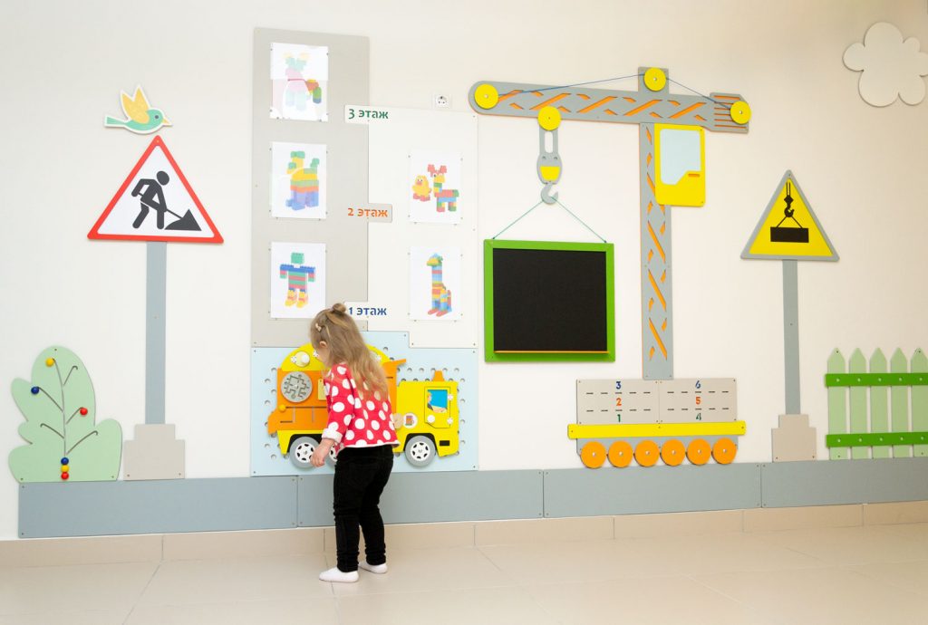 Развивающая панель "Городская среда: Стройка" декоративная панель для оформления стен в детском саду, в дошкольном учреждении.